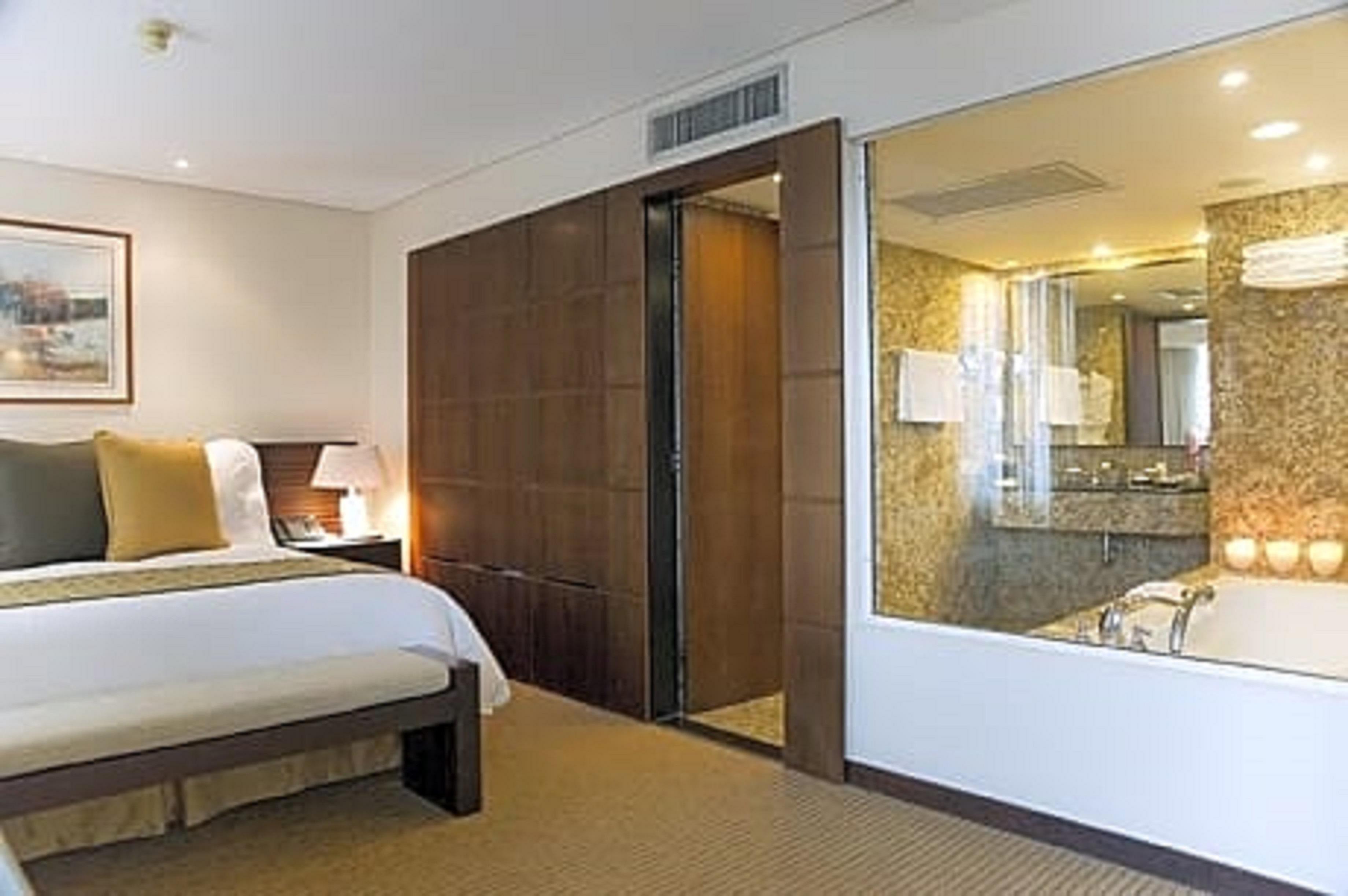 Eurobuilding Hotel & Suites Caracas Exterior photo A room at the hotel